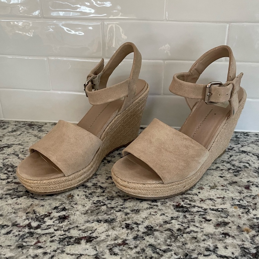 Dolce Vita Tan Suede 4” Wedge Sandal
